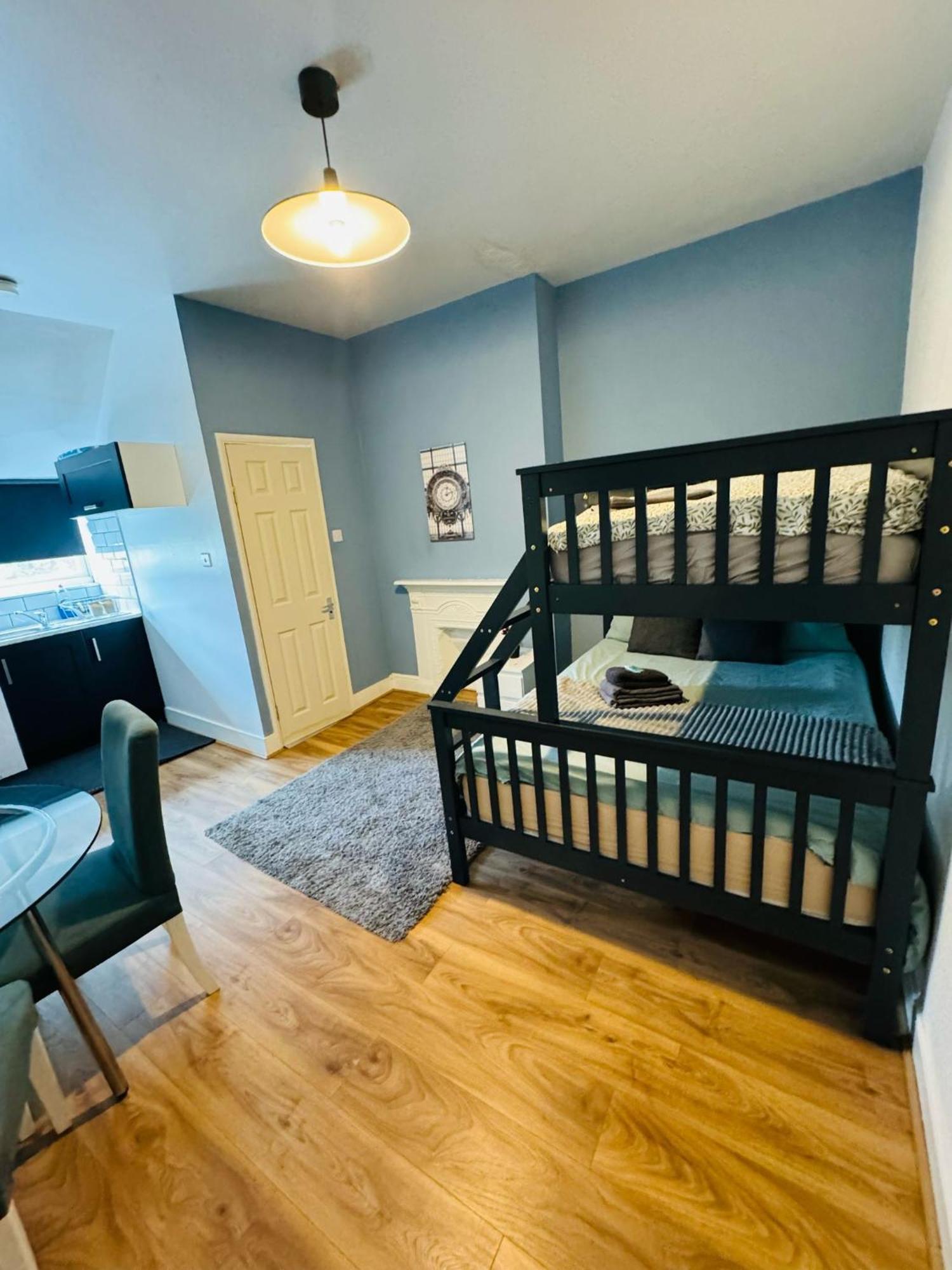 London Guest Studios 8 Экстерьер фото