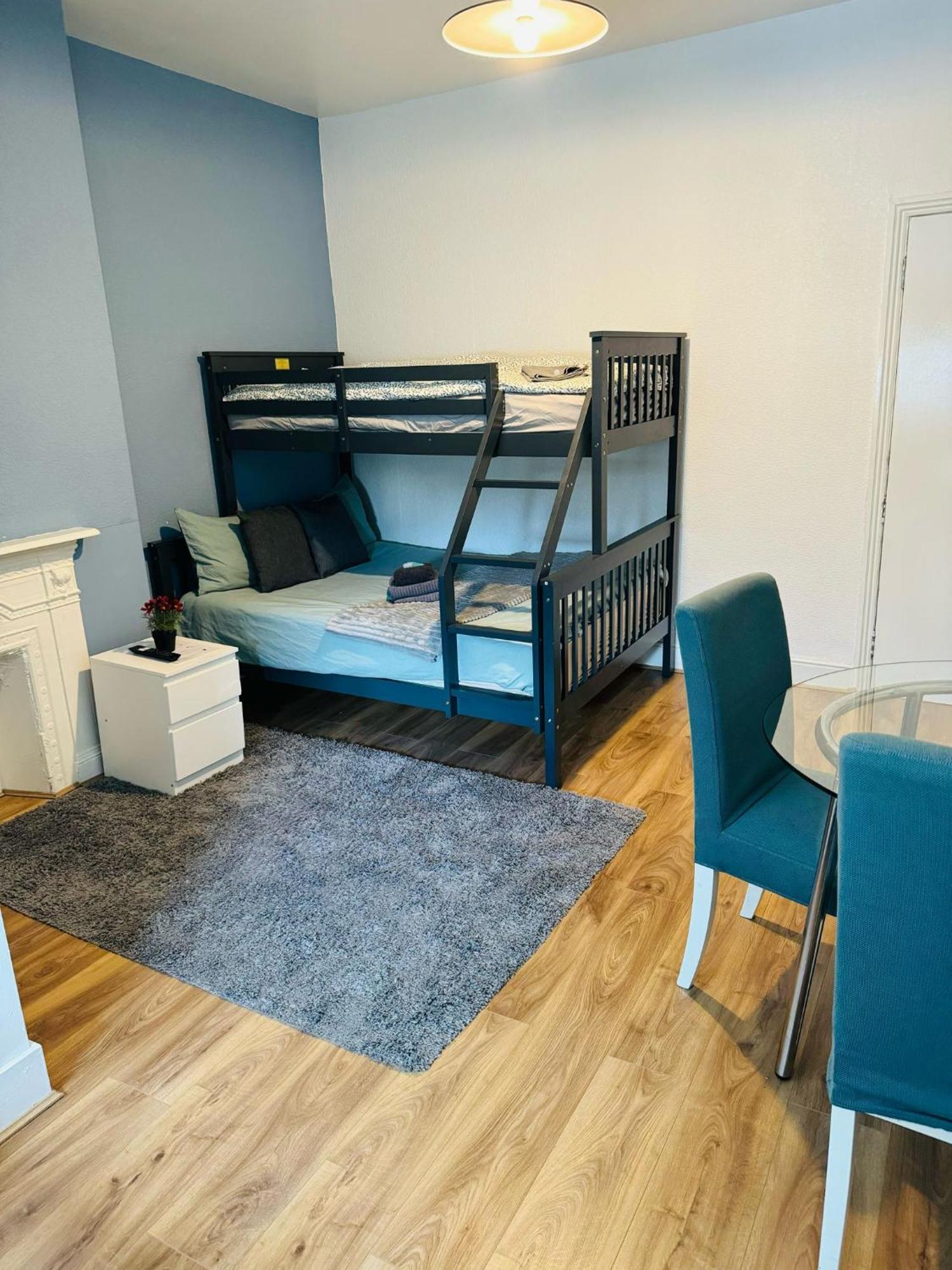 London Guest Studios 8 Экстерьер фото