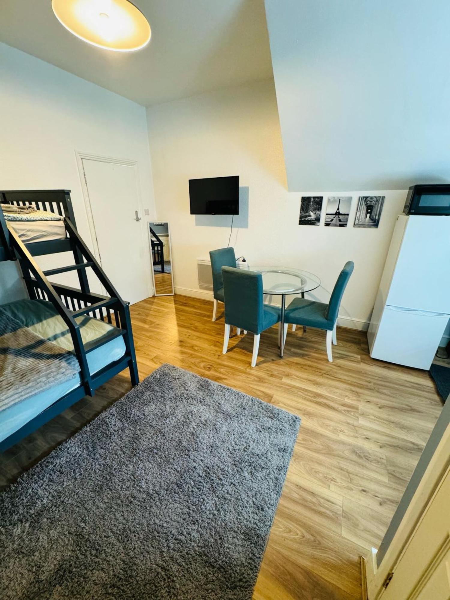 London Guest Studios 8 Экстерьер фото